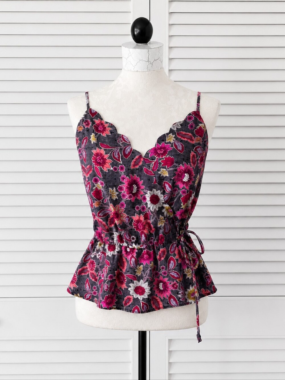 Nine Britton Floral Faux Wrap Scalloped  Peplum Cami Top NWT L - Picture 2 of 10